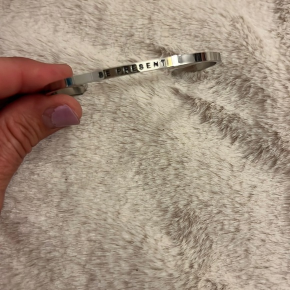 Mantra Band - silver bracelet - “Be Present” - Picture 2 of 4